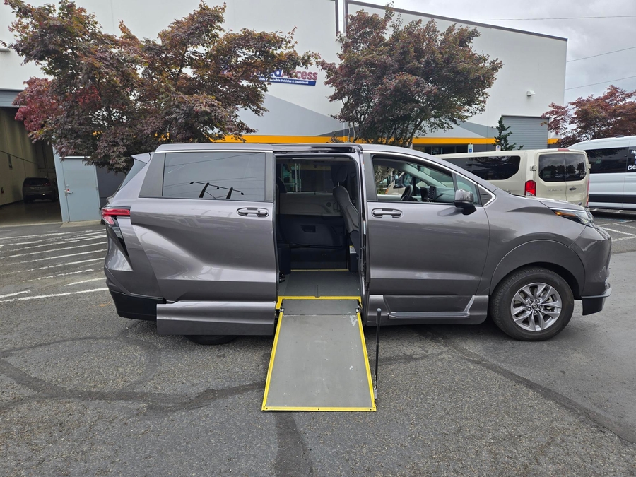 Used 2021 Toyota Sienna Hybrid LE - Vantage Mobility Commercial Side Entry In Floor Manual Ramp