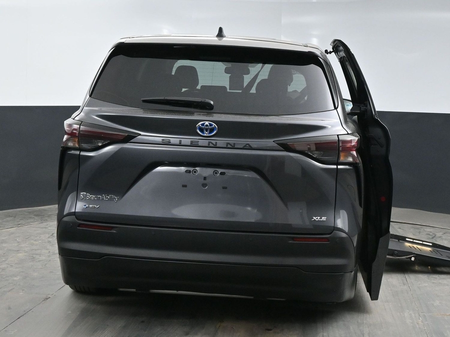 New 2025 Toyota Sienna Hybrid XLE Base - BraunAbility Side Entry Entry Fold Out Automatic Ramp