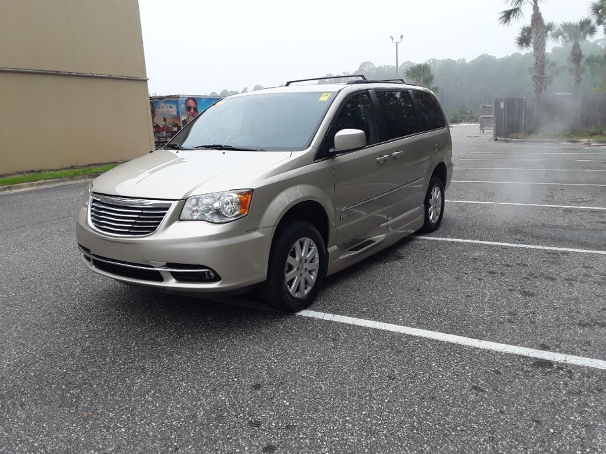 2016 CHRYSLER TOWN AND COUNTRY - Image 2