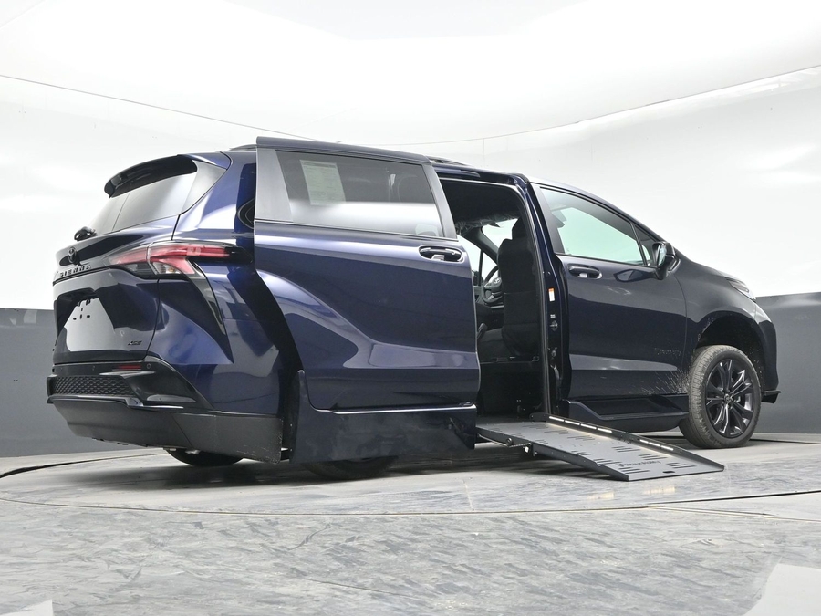 New 2026 Toyota Sienna Hybrid XSE Sport - BraunAbility Side Entry Entry Fold Out Automatic Ramp
