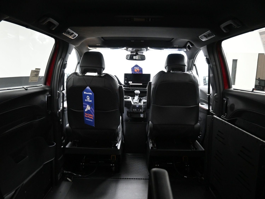 New 2025 Toyota Sienna Hybrid XSE Sport - BraunAbility Side Entry Entry Fold Out Automatic Ramp