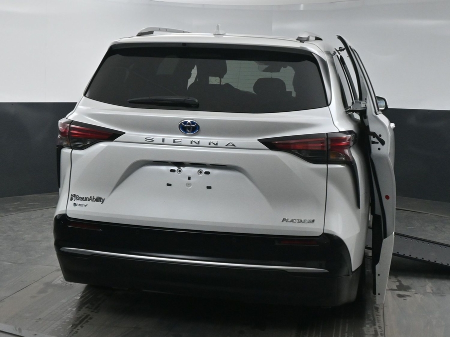 New 2025 Toyota Sienna Hybrid Platinum - BraunAbility Side Entry Entry In Floor Automatic Ramp