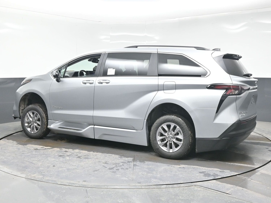 New 2025 Toyota Sienna Hybrid XLE Plus - BraunAbility Side Entry Entry Fold Out Automatic Ramp