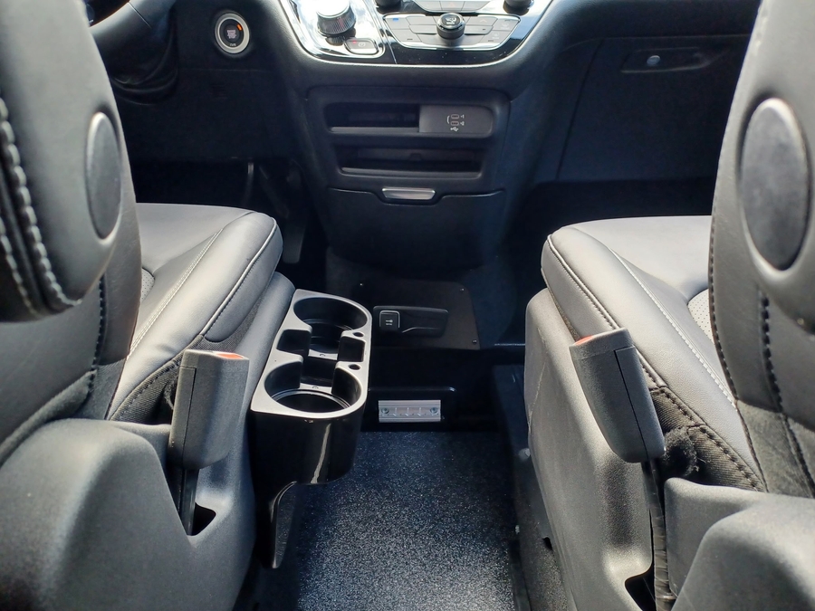 Black Chrysler Pacifica image number 12