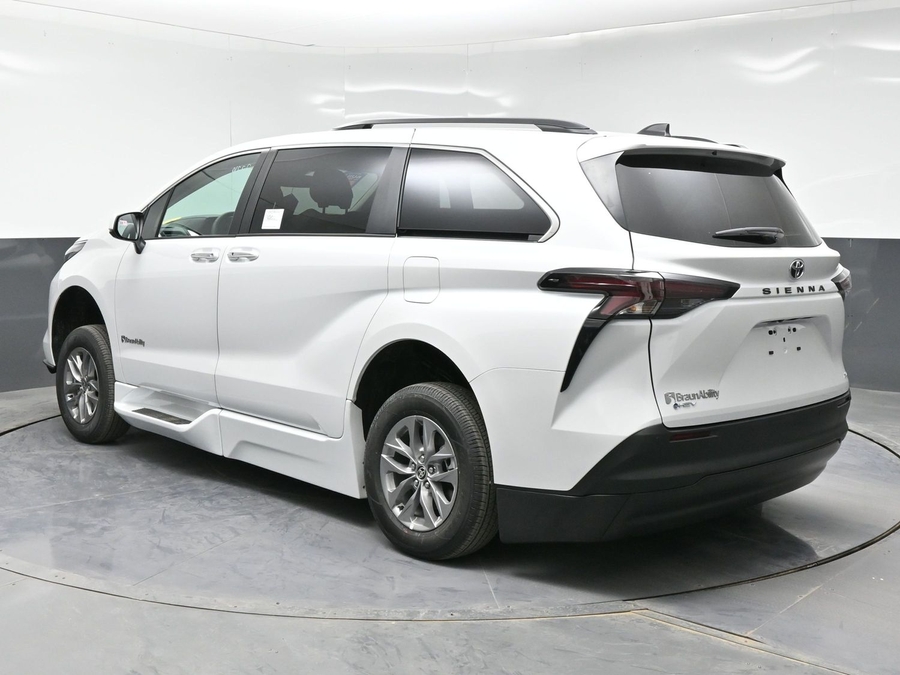 New 2026 Toyota Sienna Hybrid XLE Plus - BraunAbility Side Entry Entry Fold Out Automatic Ramp