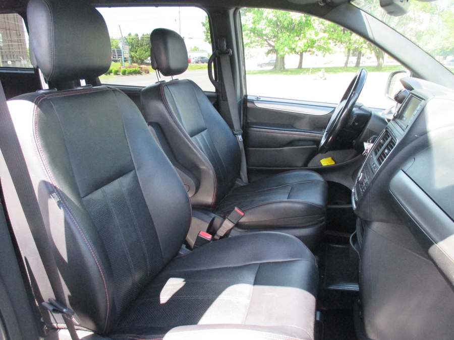 Red Dodge Grand Caravan image number 15