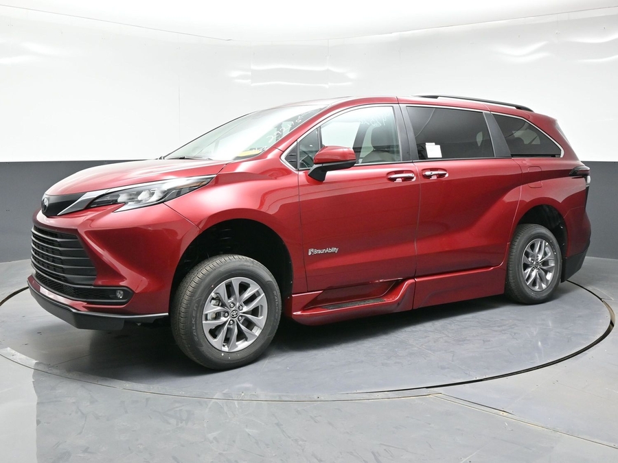 New 2026 Toyota Sienna Hybrid XLE Add - BraunAbility Side Entry Entry In Floor Automatic Ramp