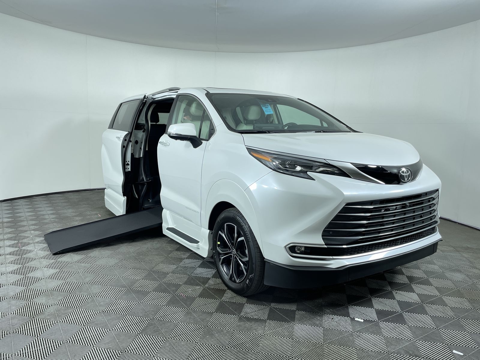 2026 Toyota Sienna AWD Platinum