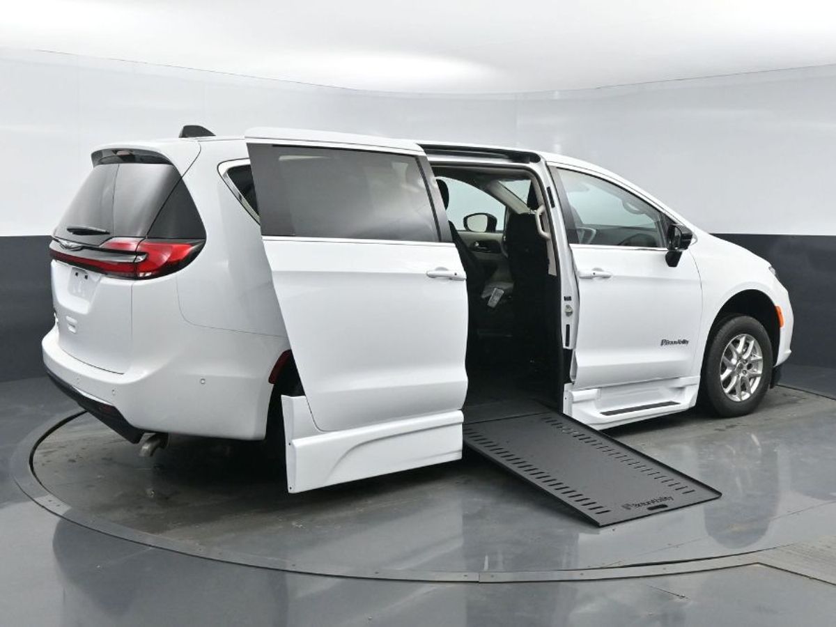 2024 CHRYSLER PACIFICA - Image 25