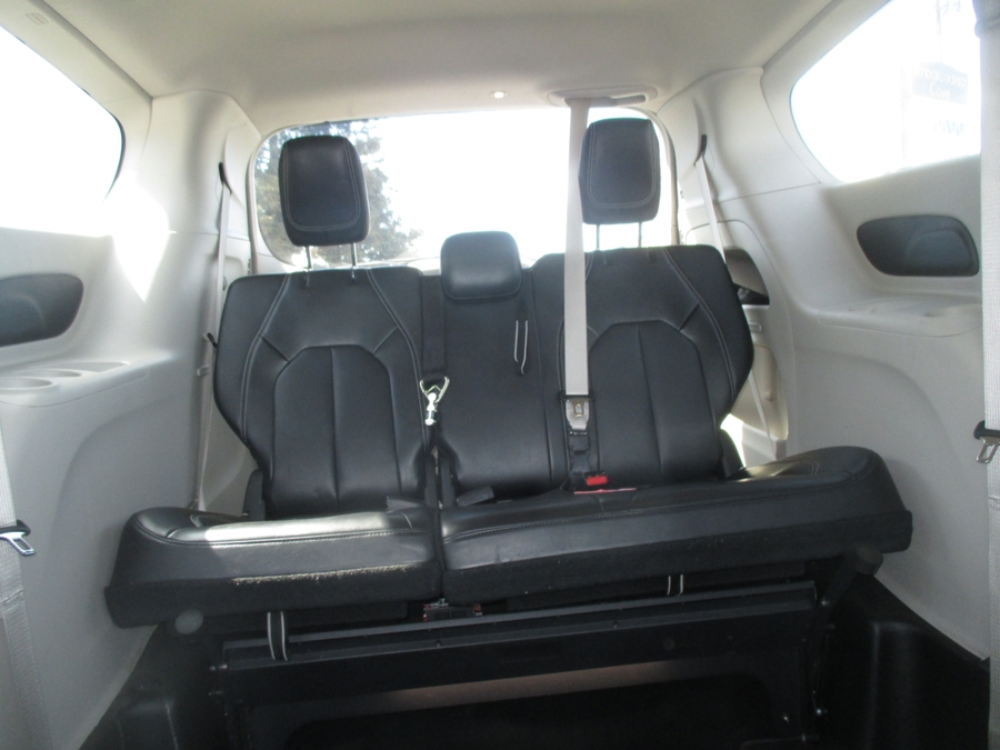 2024 Chrysler Pacifica Touring L - Photo 20