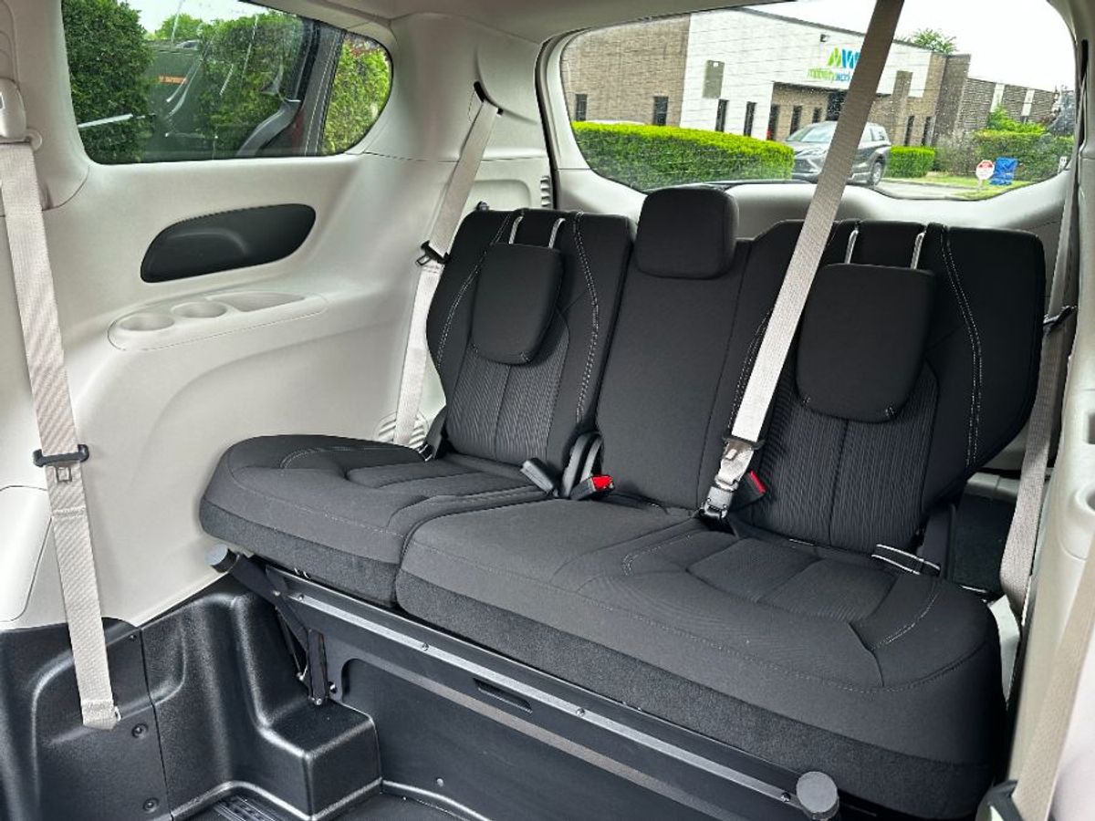 2023 CHRYSLER VOYAGER - Image 16