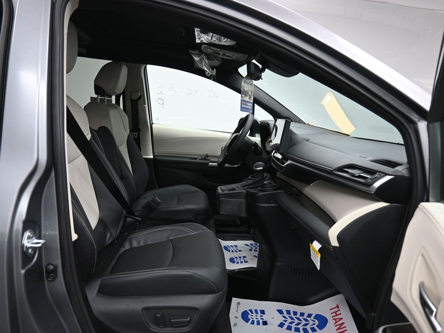 New 2026 Toyota Sienna Hybrid Limited - BraunAbility Side Entry Entry In Floor Automatic Ramp