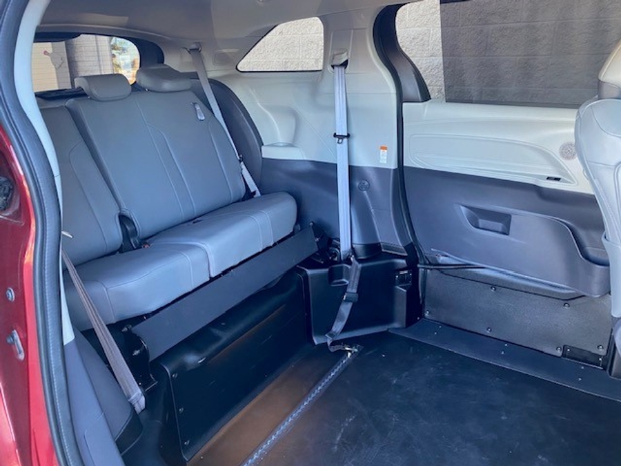 Used 2021 Toyota Sienna Hybrid XLE Plus - BraunAbility Side Entry Entry Fold Out Automatic Ramp