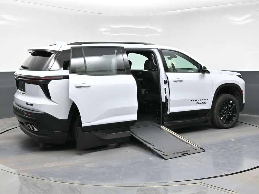 New 2026 Chevrolet Traverse 1LT Midnight - BraunAbility Side Entry Entry In Floor Automatic Ramp