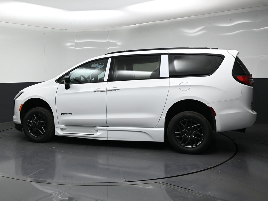 New 2027 Chrysler Pacifica Select Sport - BraunAbility Side Entry Fold Out Automatic Ramp