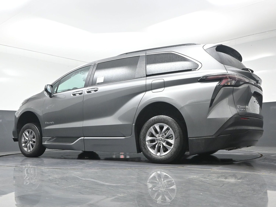 New 2026 Toyota Sienna Hybrid XLE Add - BraunAbility Side Entry In Floor Automatic Ramp