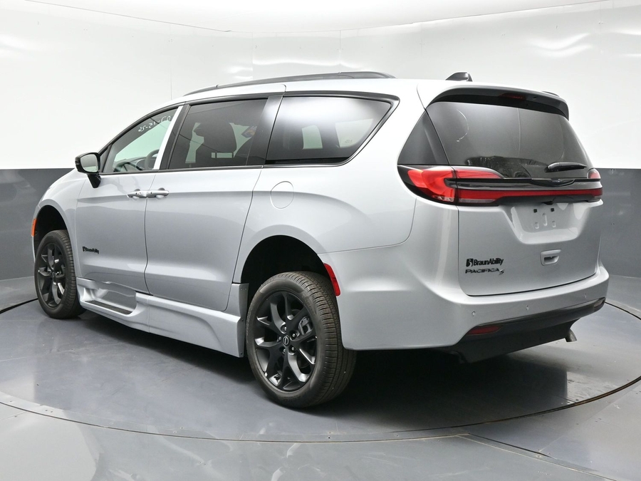 New 2026 Chrysler Pacifica Select Sport - BraunAbility Side Entry Fold Out Automatic Ramp