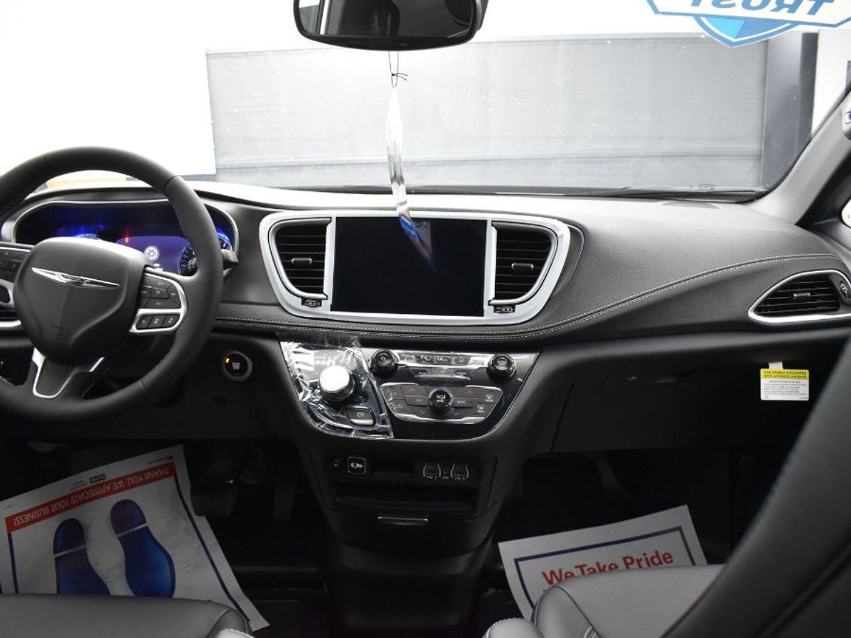 2025 CHRYSLER PACIFICA - Image 6