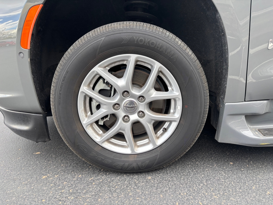 Used 2023 Chrysler Pacifica Touring L Safety - BraunAbility Side Entry Entry In Floor Automatic Ramp