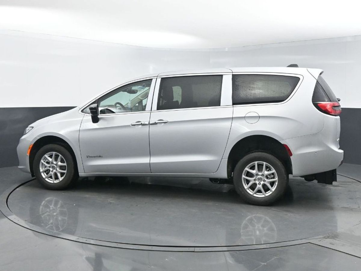 2024 CHRYSLER PACIFICA - Image 18