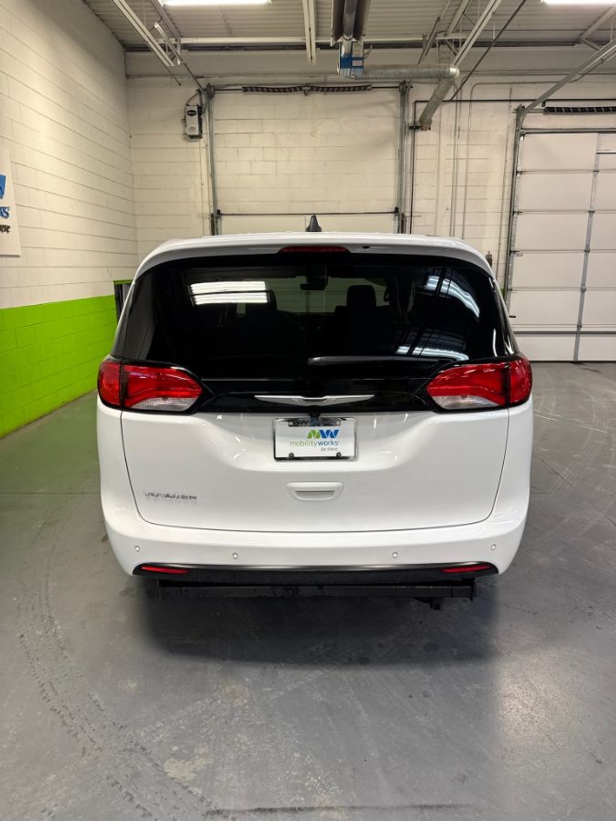 2026 CHRYSLER VOYAGER - Image 8