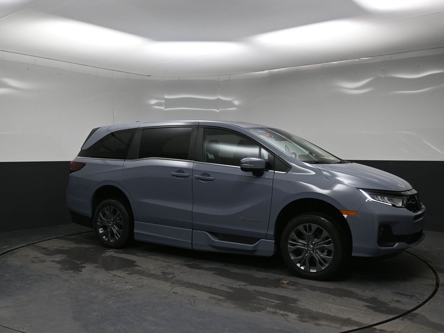 New 2026 Honda Odyssey Touring - BraunAbility Side Entry In Floor Automatic Ramp