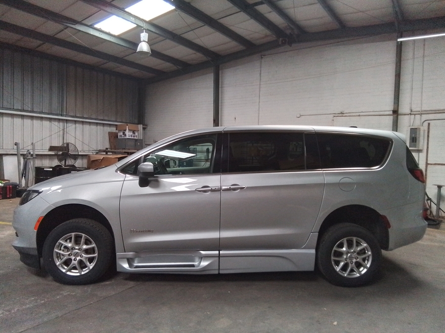 2023 CHRYSLER VOYAGER - Image 4