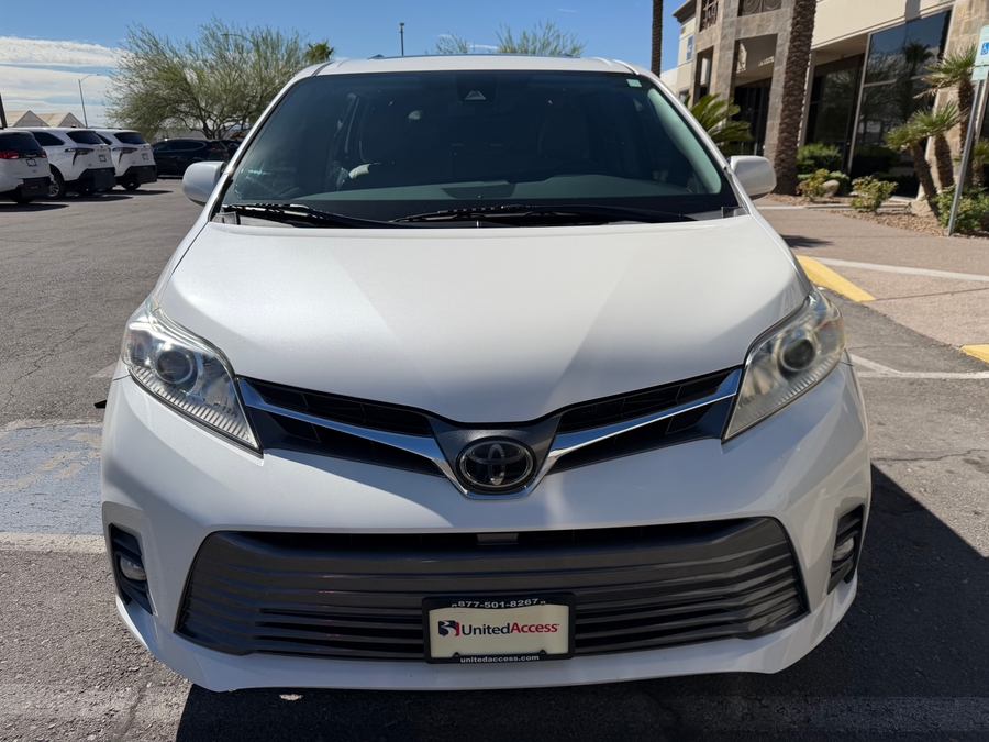 Used 2018 Toyota Sienna XLE - BraunAbility Side Entry Fold Out Automatic Ramp