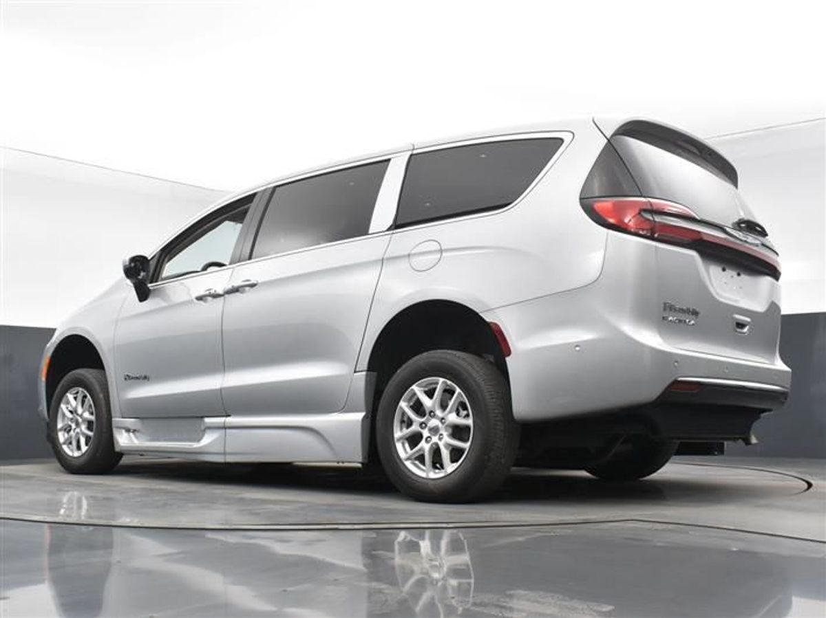 2023 CHRYSLER PACIFICA - Image 24