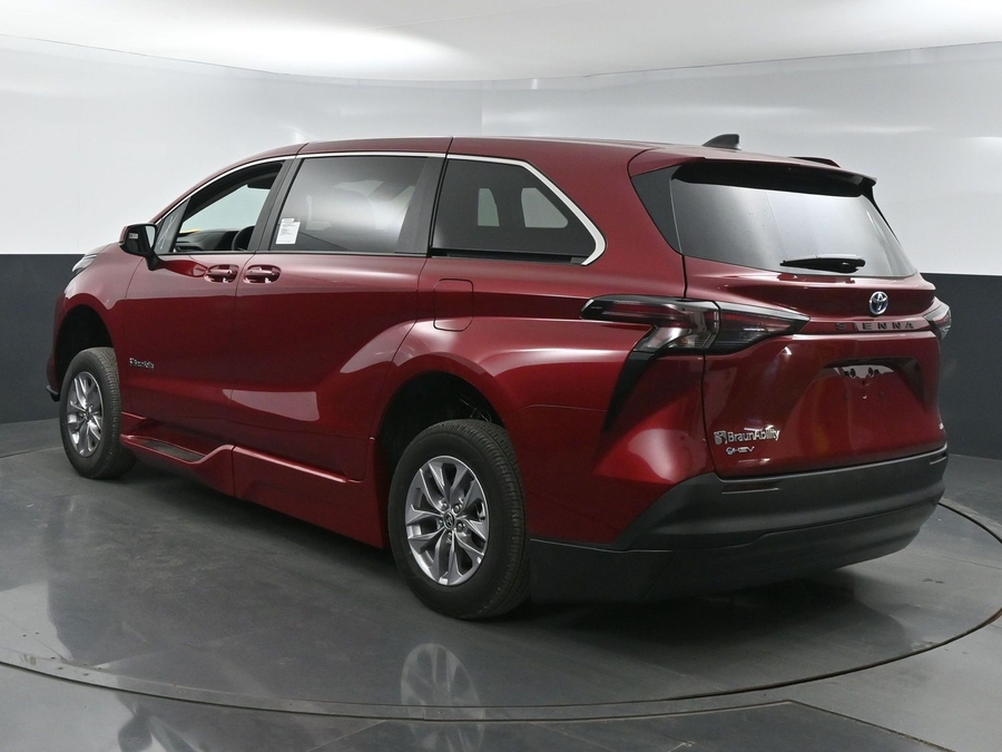 New 2025 Toyota Sienna Hybrid LE - BraunAbility Side Entry Entry Fold Out Automatic Ramp