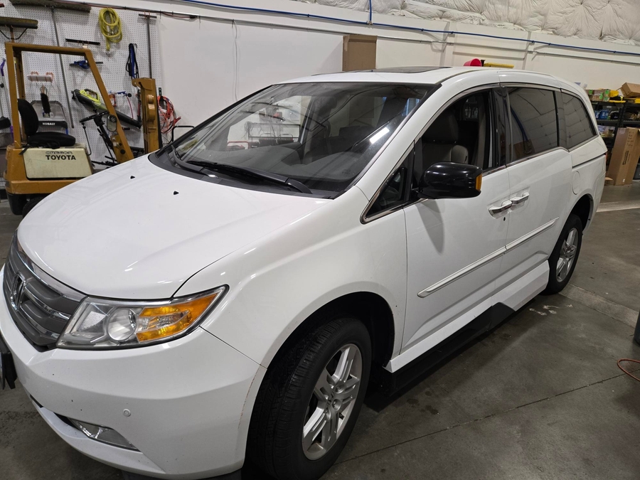 Used 2011 Honda Odyssey Touring Elite - VMI Side Entry Entry In Floor Automatic Ramp
