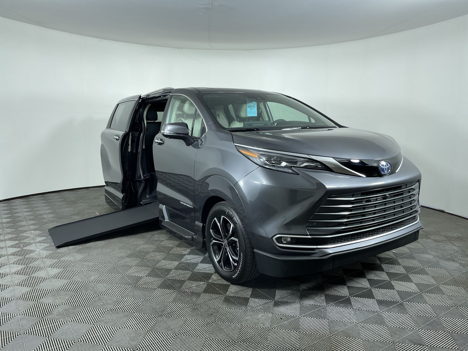 2025 Toyota Sienna AWD Platinum