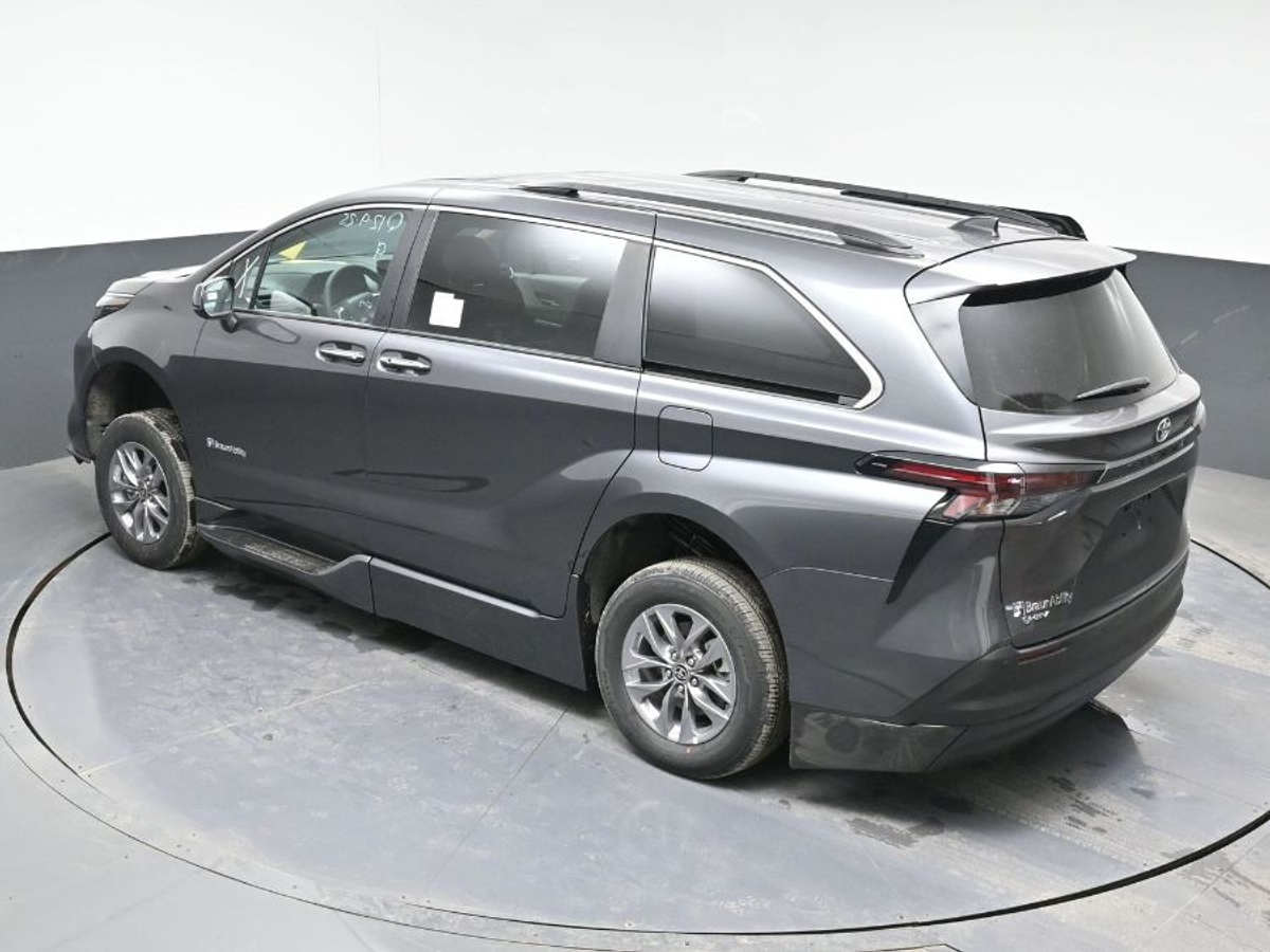 2025 TOYOTA SIENNA - Image 25