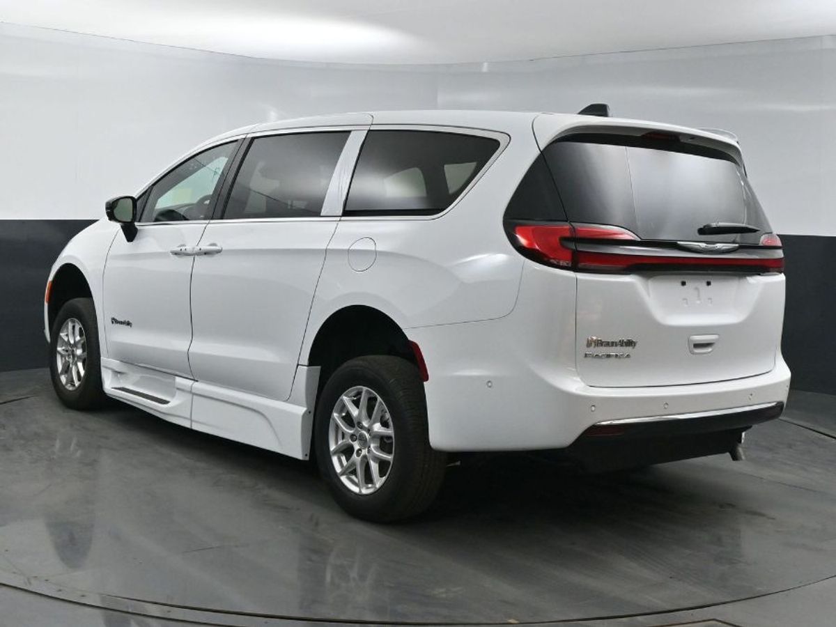 2025 CHRYSLER PACIFICA - Image 22