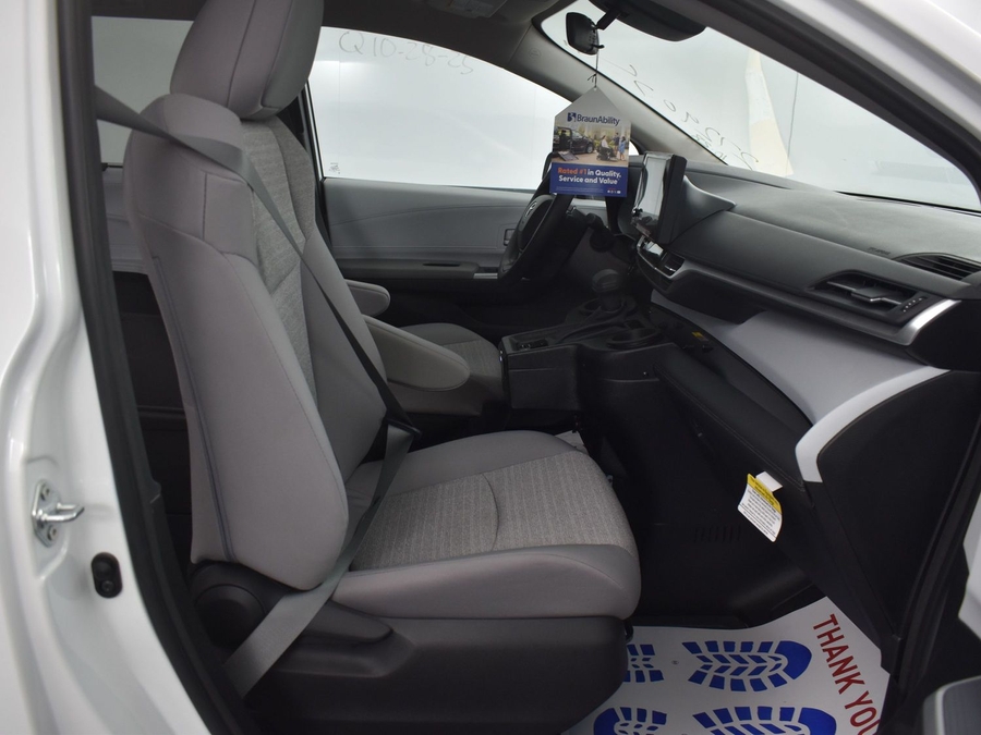 New 2025 Toyota Sienna Hybrid LE - BraunAbility Side Entry Entry Fold Out Automatic Ramp