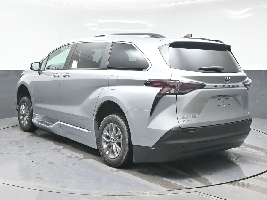 New 2025 Toyota Sienna Hybrid XLE PLUS - BraunAbility Side Entry Entry Fold Out Automatic Ramp