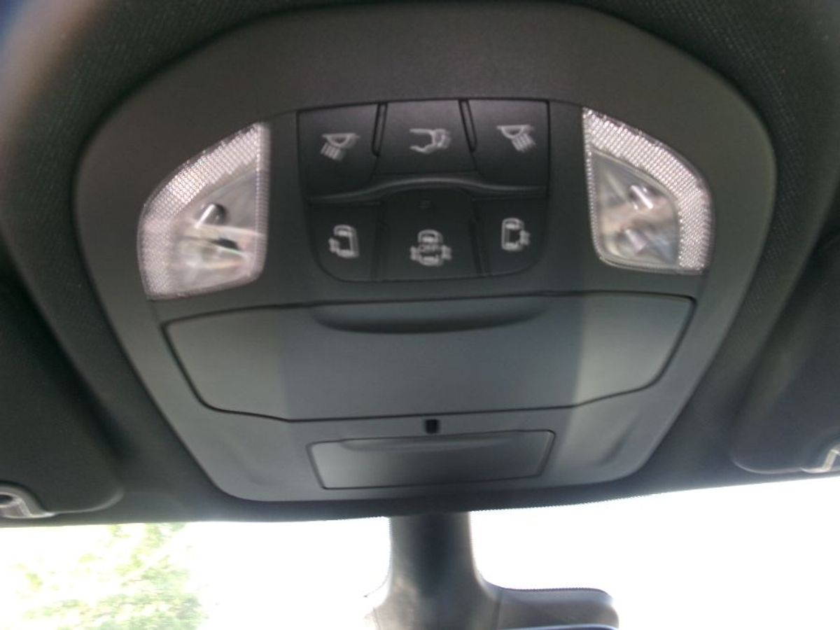 Grey Chrysler Pacifica image number 15