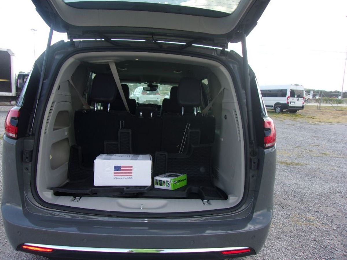 2022 CHRYSLER PACIFICA - Image 8