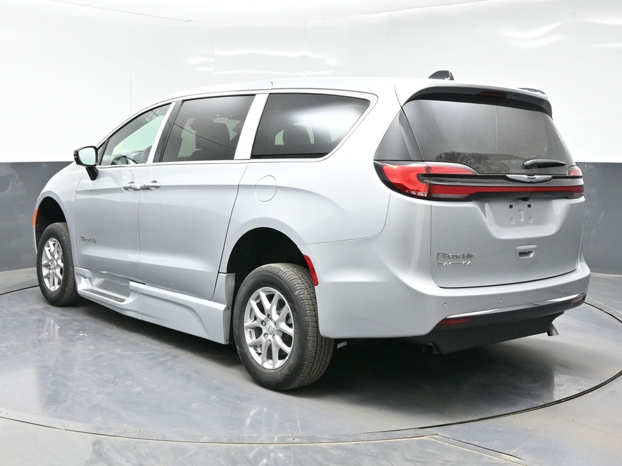 New 2026 Chrysler Pacifica Select Safety - BraunAbility Side Entry Fold Out Automatic Ramp