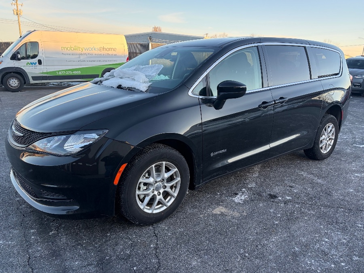 2024 CHRYSLER VOYAGER - Image 4