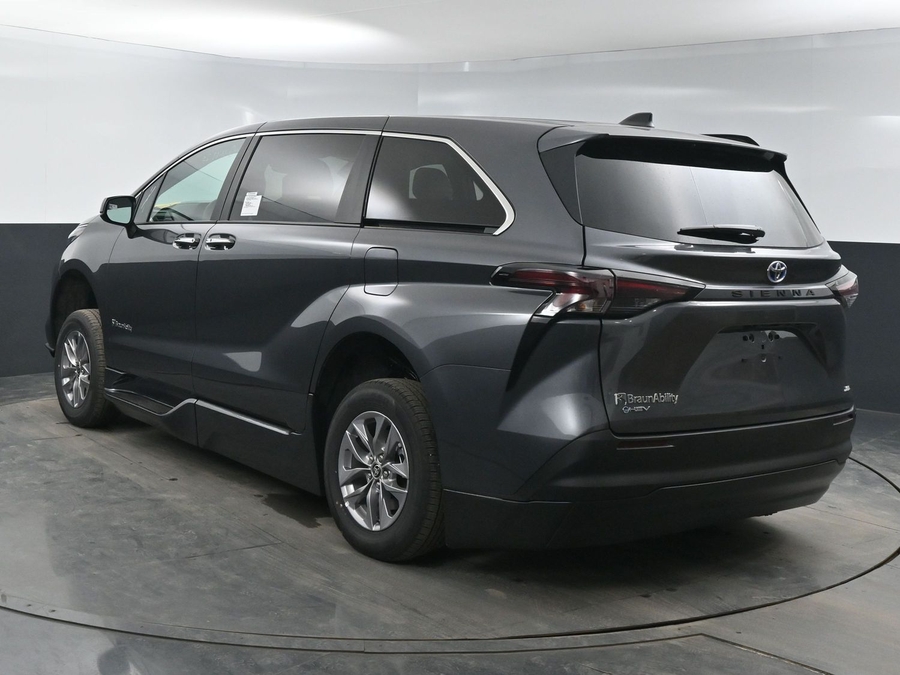 New 2025 Toyota Sienna Hybrid XLE Base - BraunAbility Side Entry Entry In Floor Automatic Ramp