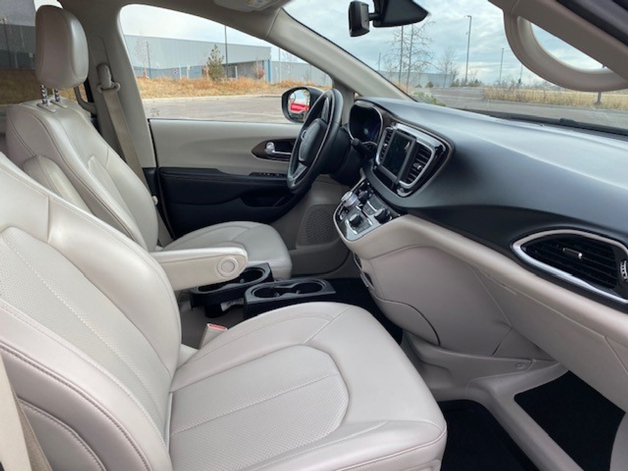 Used 2021 Chrysler Voyager LXi - BraunAbility Side Entry Entry Fold Out Automatic Ramp