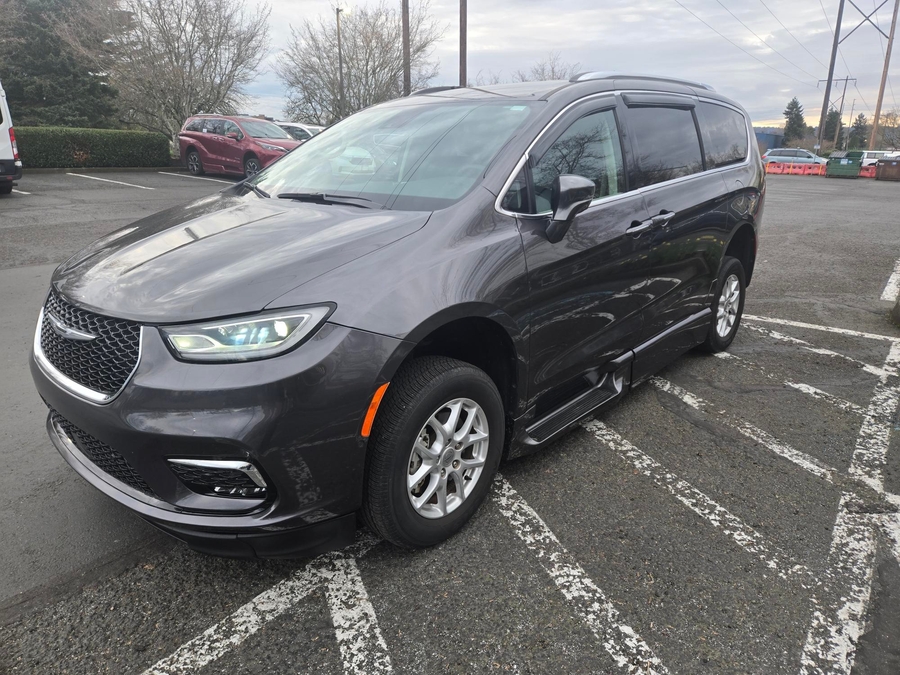 Used 2021 Chrysler Pacifica Touring L - BraunAbility Side Entry Entry In Floor Automatic Ramp