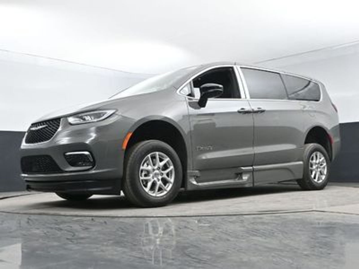 Grey Chrysler Pacifica image number 4