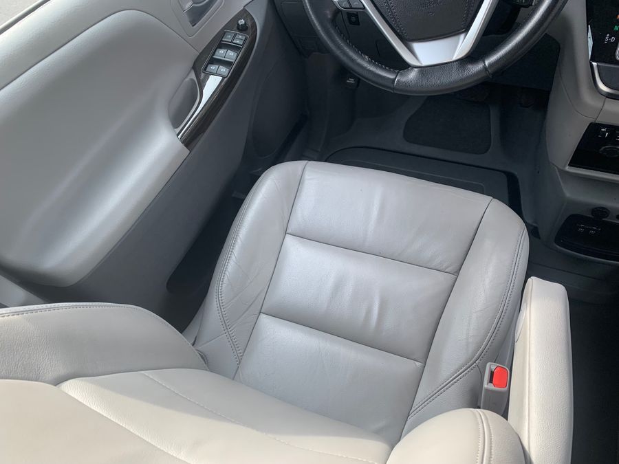 Used 2019 Toyota Sienna XLE Base - BraunAbility Side Entry Entry Fold Out Automatic Ramp