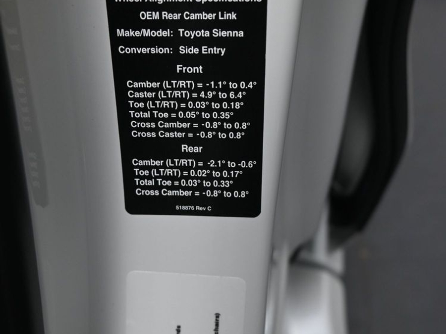White Toyota Sienna image number 19