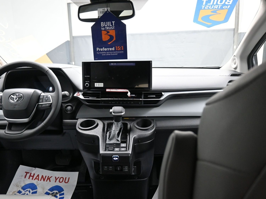 New 2025 Toyota Sienna Hybrid XLE Plus - BraunAbility Side Entry Entry In Floor Automatic Ramp