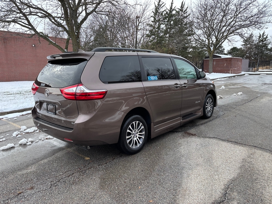 Used 2019 Toyota Sienna XLE Base - BraunAbility Side Entry Entry Fold Out Automatic Ramp