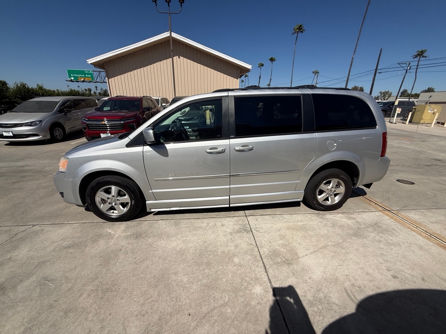Silver Dodge Grand Caravan image number 2