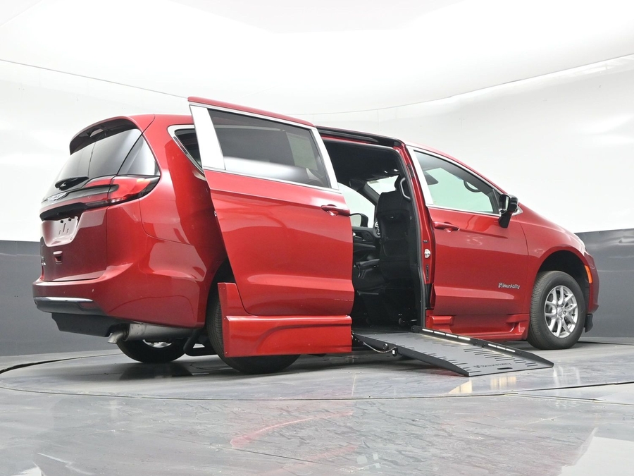 Red Chrysler Pacifica image number 18